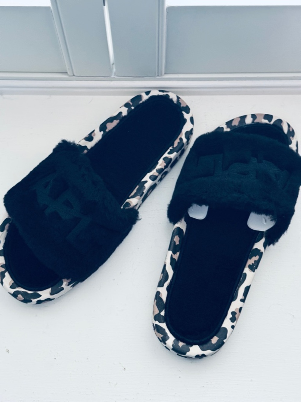 APL - ATHLETIC PROPULSION LABS SHEARLING SLIDE IN Black Shearling Slide Sz 8 NEW - Picture 4 of 6